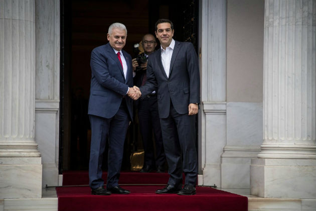 Πρώτες επαφές Τσίπρα με τους πολιτικούς αρχηγούς