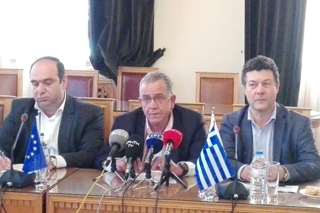 Υπογράφηκε η σύμβαση για τους πρόσφυγες στην Κρήτη
