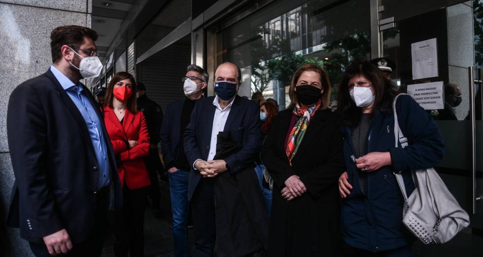 Υποσχέσεις για εξέταση παράτασης των συμβάσεων καθαριστριών λίγο πριν λήξουν