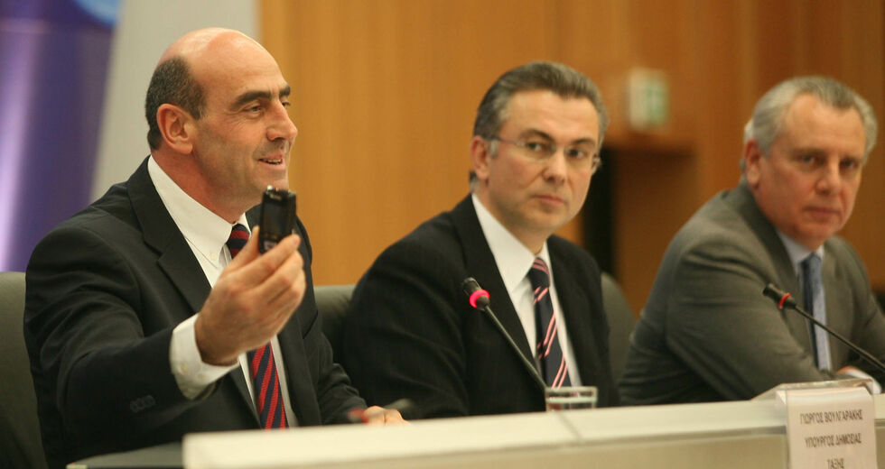 Υποκλοπές: Η Ν.Δ. ως θύμα (2004-2005) και ως δράστης (2022)