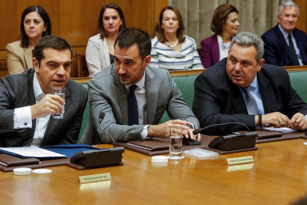 Πυροσβέστης ο πρωθυπουργός, ζητούμενο η ενότητα