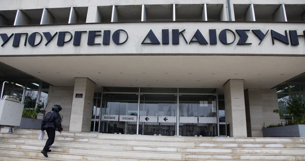 Το σαθρό οικοδόμημα μιας δήθεν αποκάλυψης