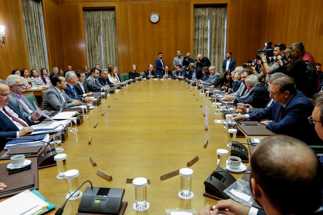 Οι διάλογοι που οδήγησαν στην έξοδο Κοτζιά από την κυβέρνηση