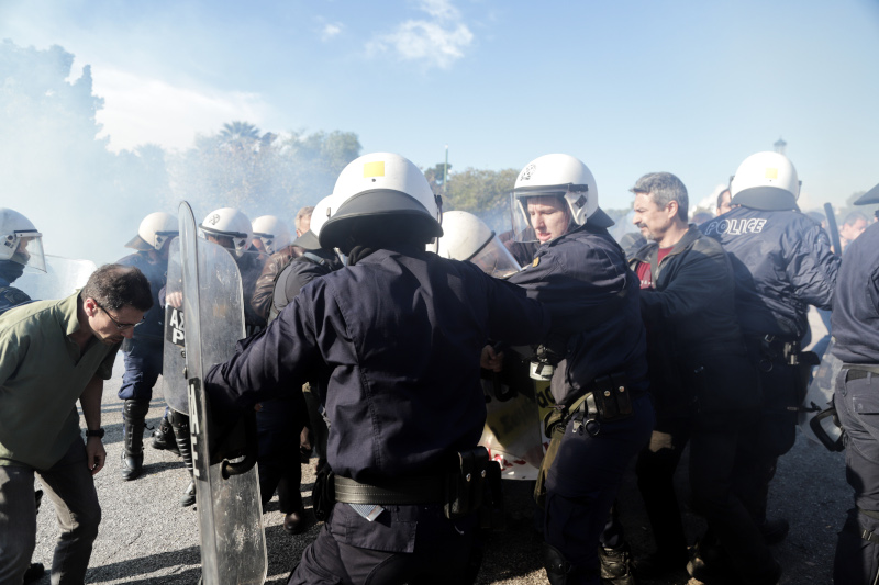 Ένταση και χημικά σε ημερίδα για τις ΣΔΙΤ στο Ζάππειο