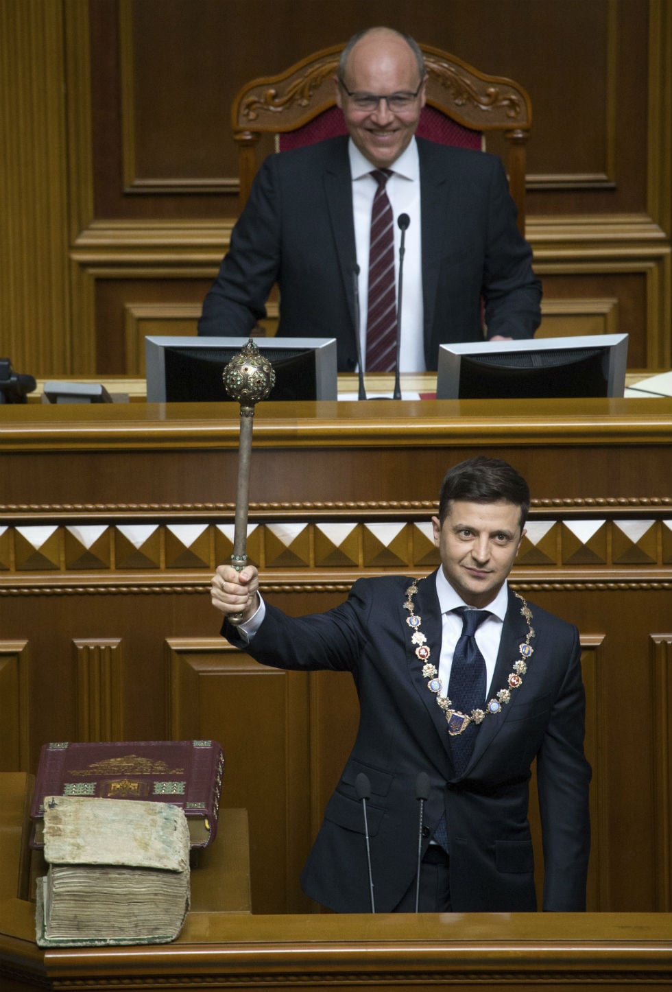 Ορκίστηκε πρόεδρος και προκήρυξε πρόωρες εκλογές στην Ουκρανία